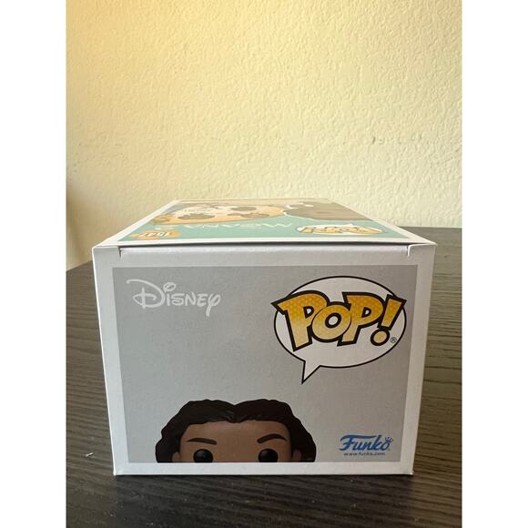 Maui w/ Fish Hook Funko Pop #1547 Moana 2 Disney Movie Dwayne Rock Johnson Vinyl - Picture 5 of 6